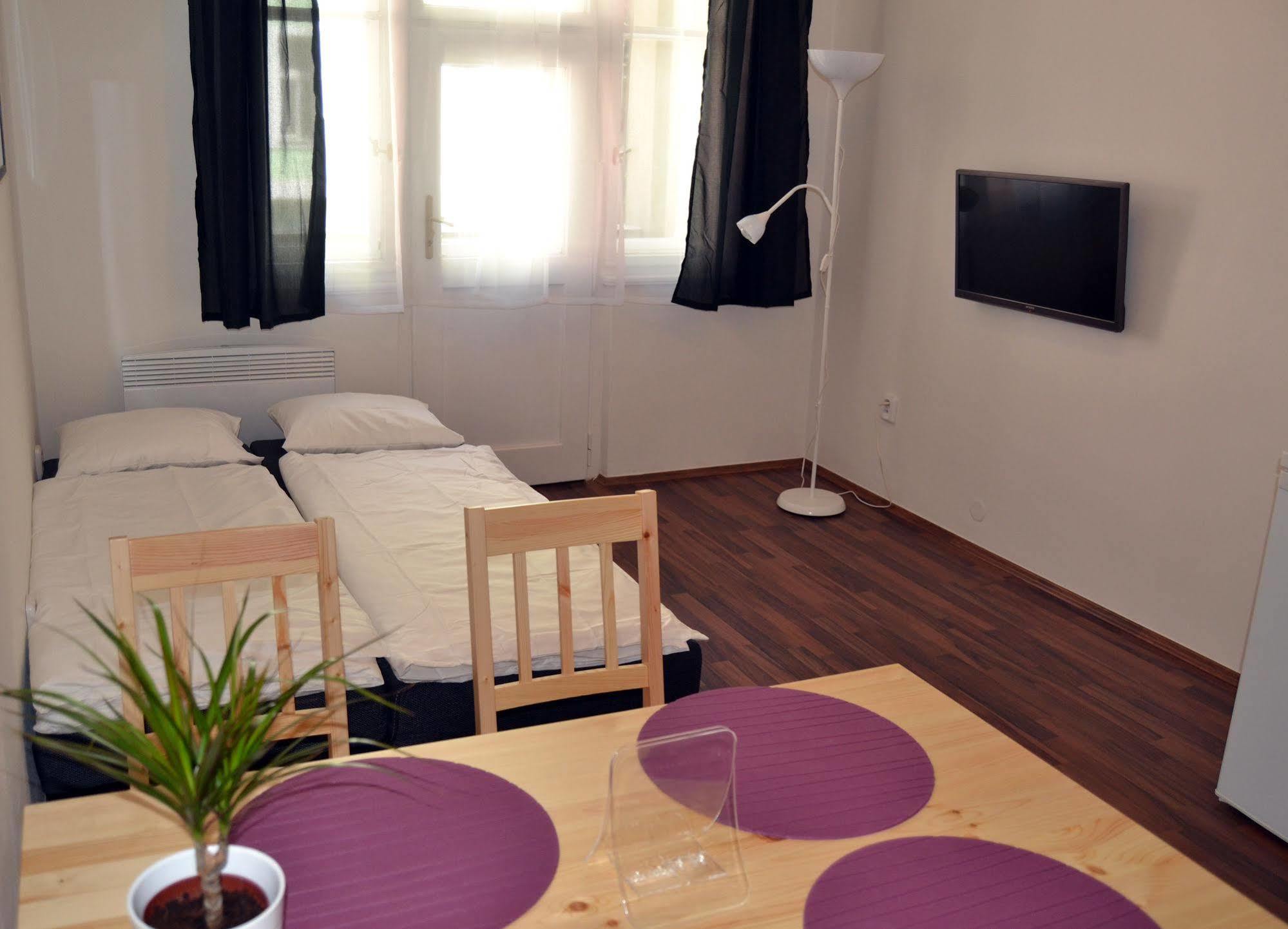 Jezerka Apartments ปราก ภายนอก รูปภาพ